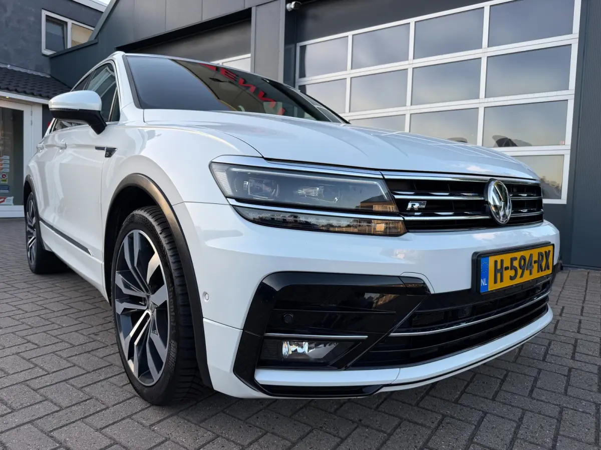 1.5 TSI ACT Highline Business R-Line / Pano / ACC / Massage / Camera / Trekhaak / Parel Wit .
