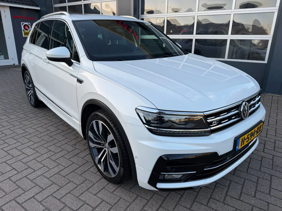 1.5 TSI ACT Highline Business R-Line / Pano / ACC / Massage / Camera / Trekhaak / Parel Wit .