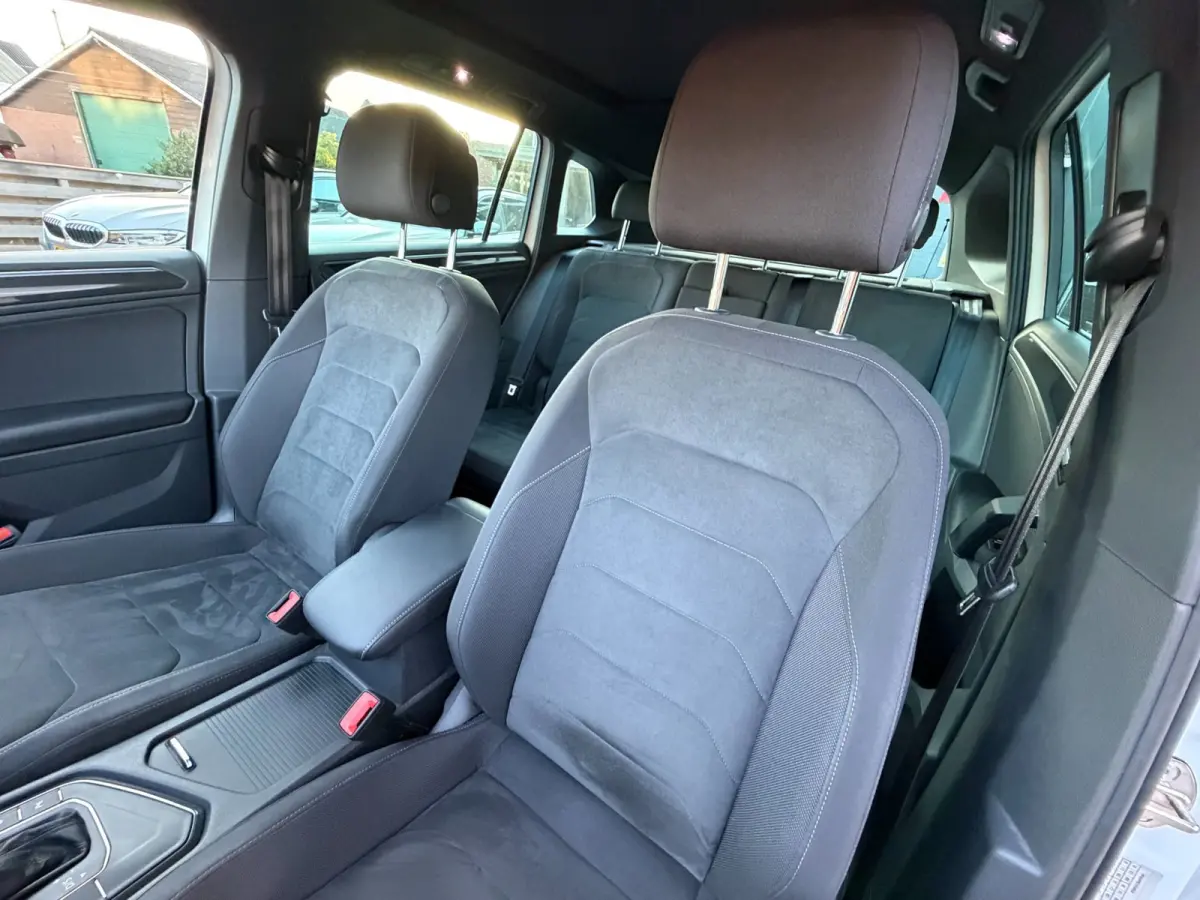 1.5 TSI ACT Highline Business R-Line / Pano / ACC / Massage / Camera / Trekhaak / Parel Wit .
