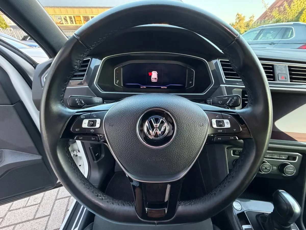1.5 TSI ACT Highline Business R-Line / Pano / ACC / Massage / Camera / Trekhaak / Parel Wit .