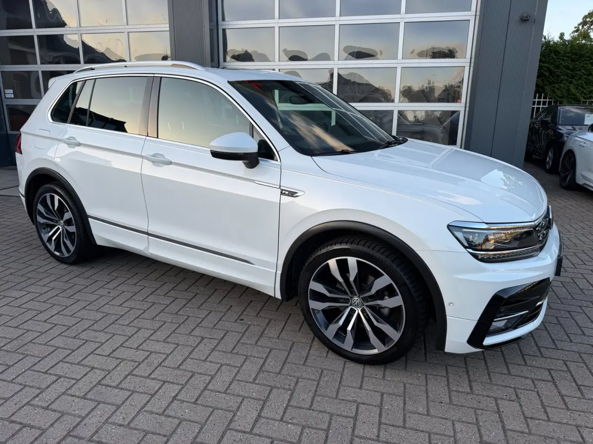 1.5 TSI ACT Highline Business R-Line / Pano / ACC / Massage / Camera / Trekhaak / Parel Wit .
