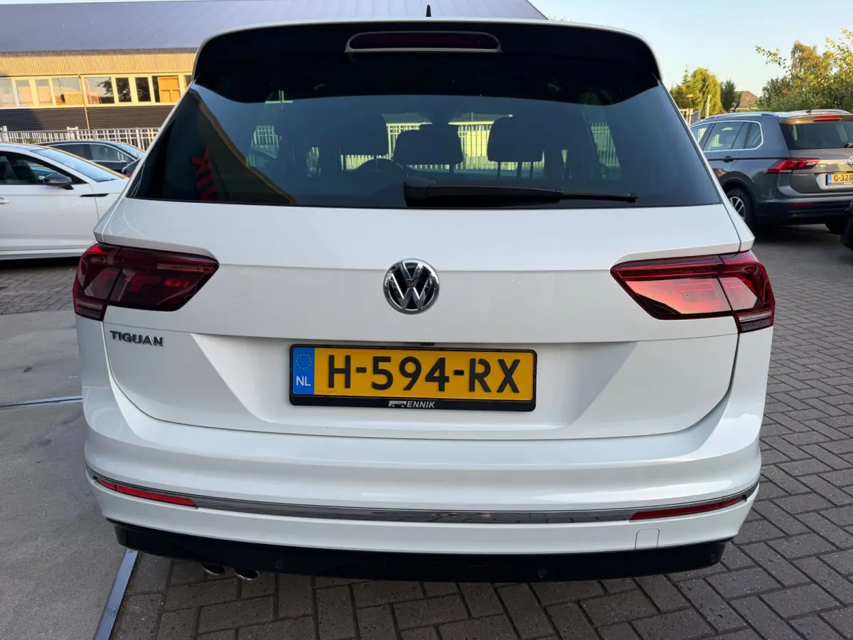 1.5 TSI ACT Highline Business R-Line / Pano / ACC / Massage / Camera / Trekhaak / Parel Wit .
