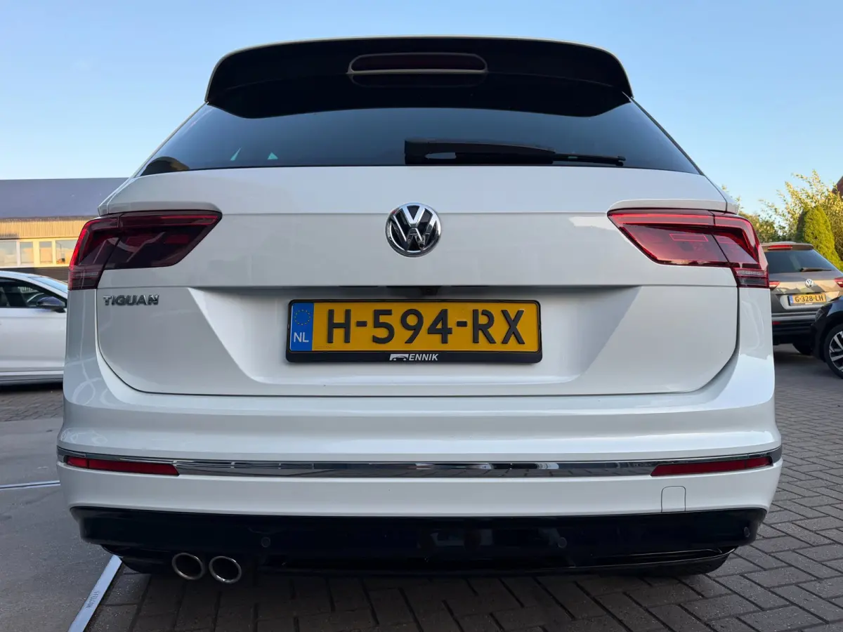 1.5 TSI ACT Highline Business R-Line / Pano / ACC / Massage / Camera / Trekhaak / Parel Wit .