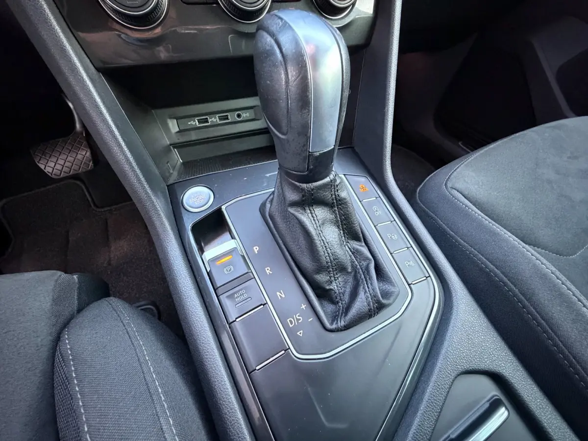 1.5 TSI ACT Highline Business R-Line / Pano / ACC / Massage / Camera / Trekhaak / Parel Wit .