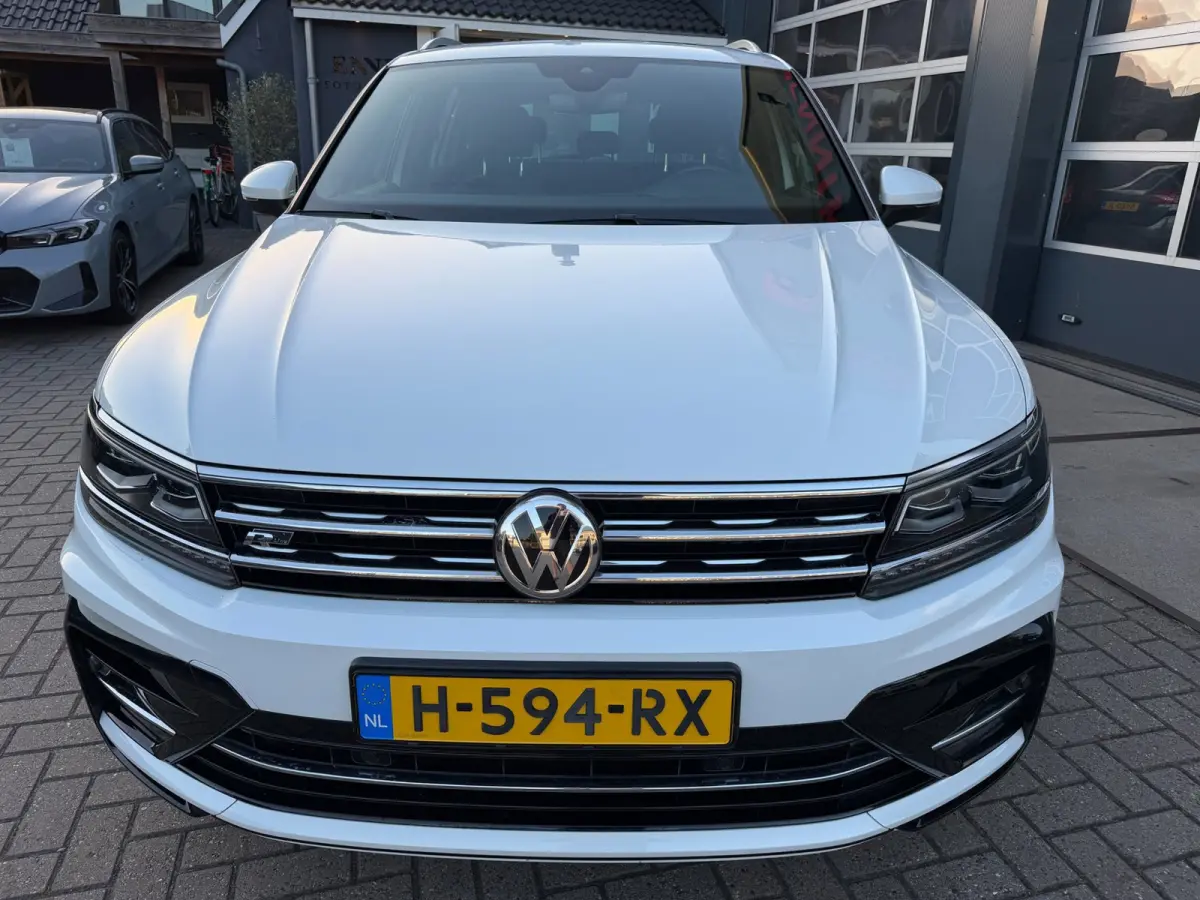 1.5 TSI ACT Highline Business R-Line / Pano / ACC / Massage / Camera / Trekhaak / Parel Wit .