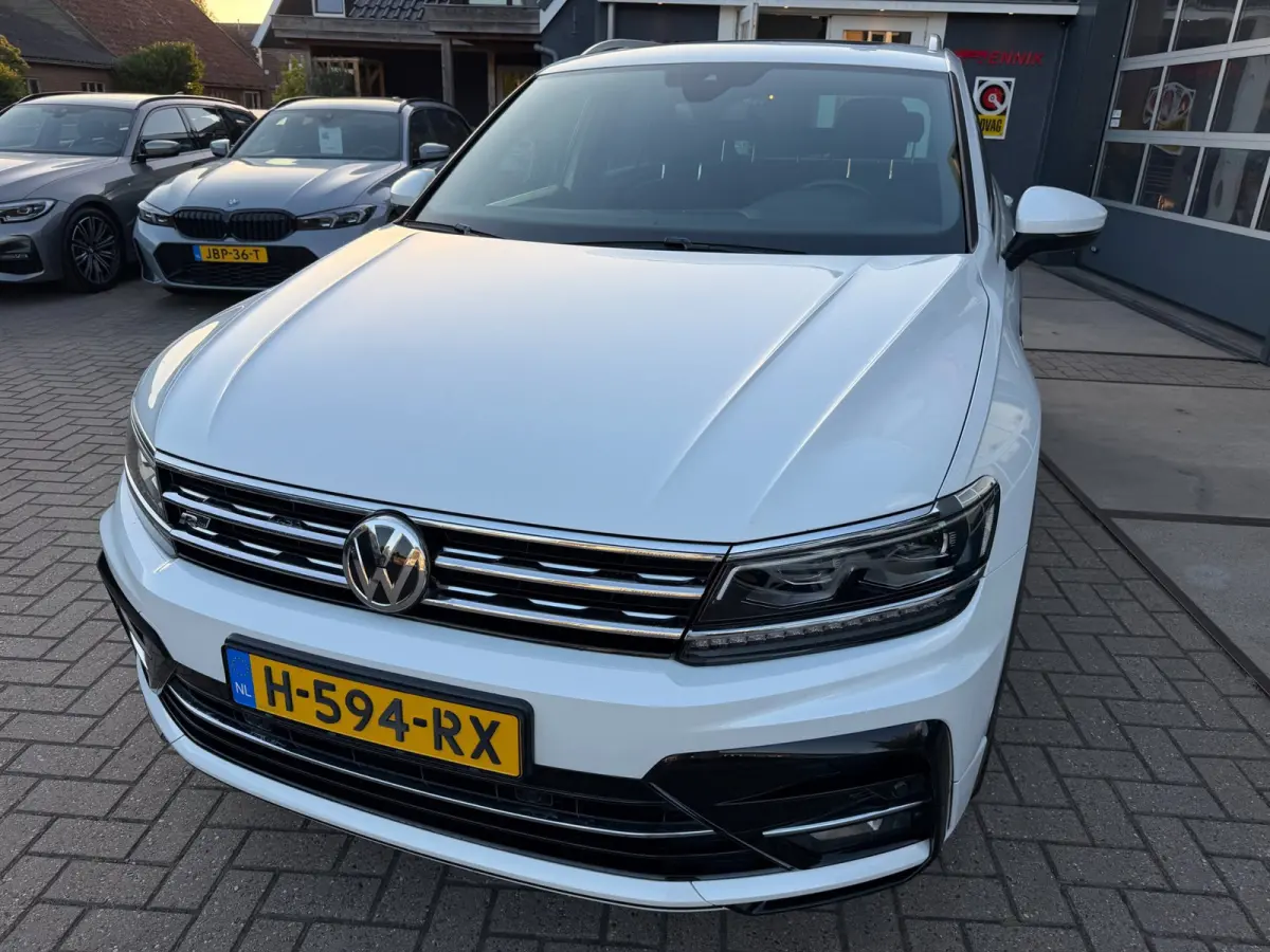1.5 TSI ACT Highline Business R-Line / Pano / ACC / Massage / Camera / Trekhaak / Parel Wit .