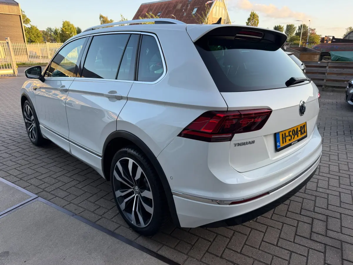 1.5 TSI ACT Highline Business R-Line / Pano / ACC / Massage / Camera / Trekhaak / Parel Wit .
