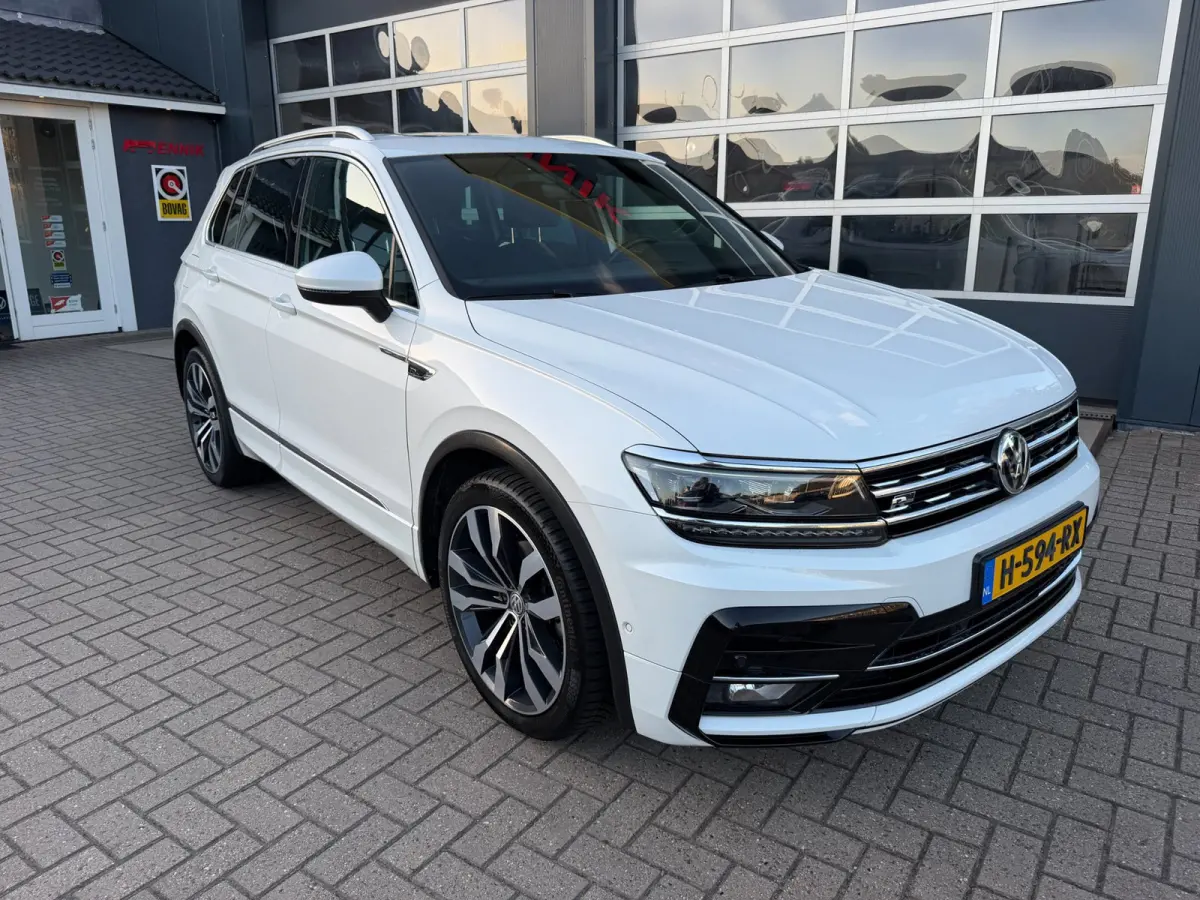 1.5 TSI ACT Highline Business R-Line / Pano / ACC / Massage / Camera / Trekhaak / Parel Wit .