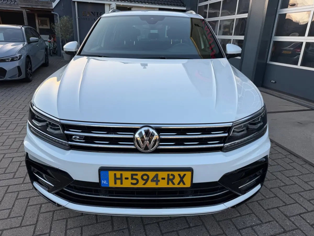 1.5 TSI ACT Highline Business R-Line / Pano / ACC / Massage / Camera / Trekhaak / Parel Wit .