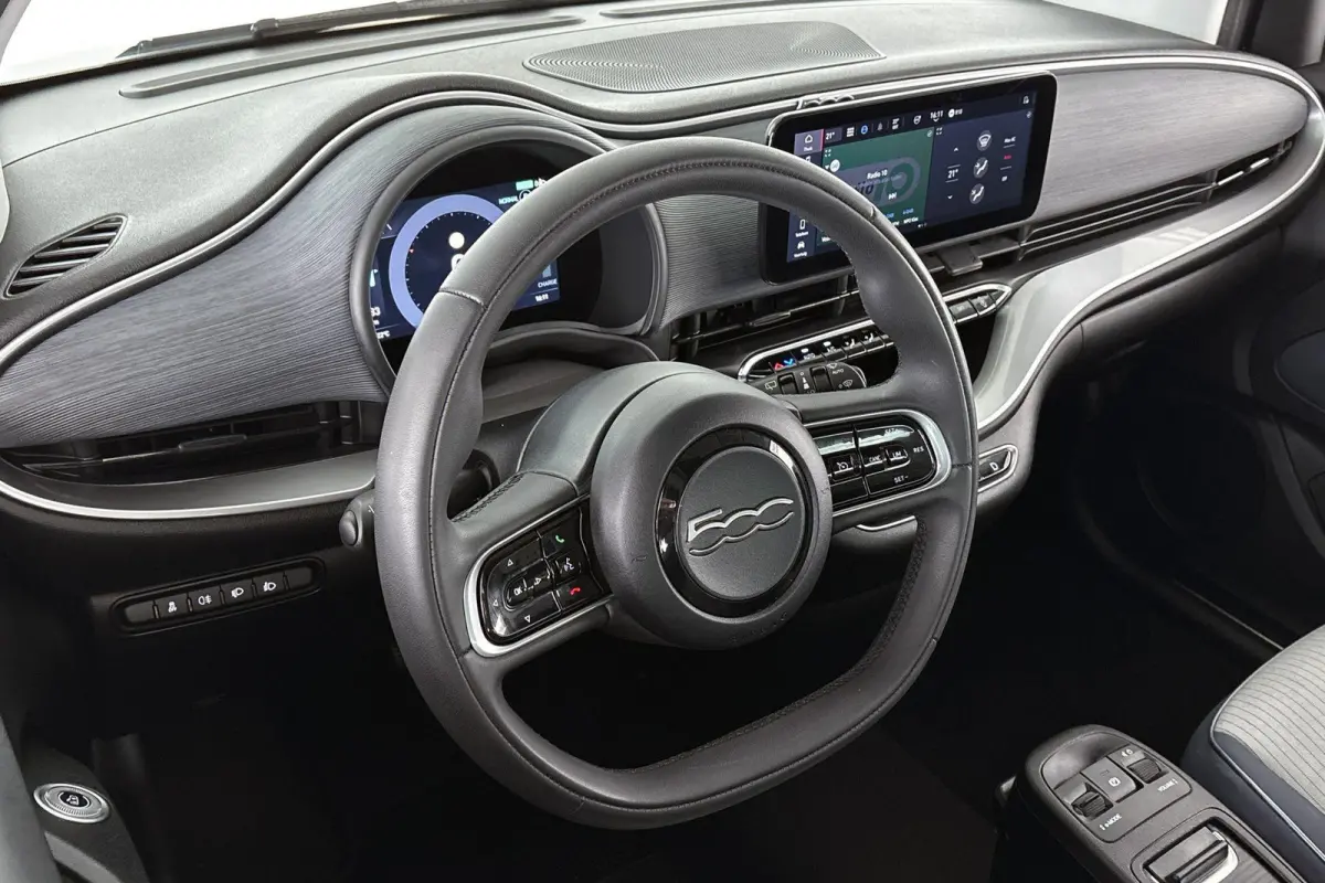 3+1 Icon 42 kWh Panoramadak Apple CarPlay Camera 16"