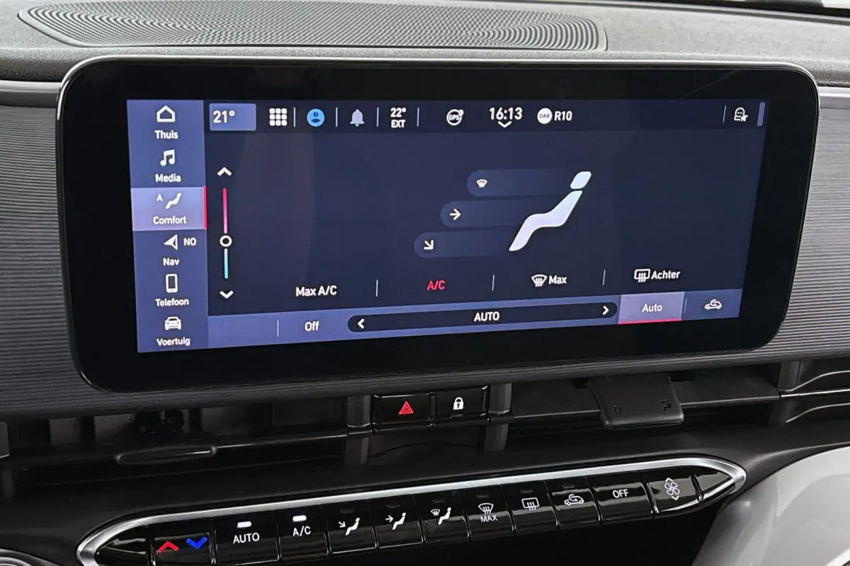 3+1 Icon 42 kWh Panoramadak Apple CarPlay Camera 16"