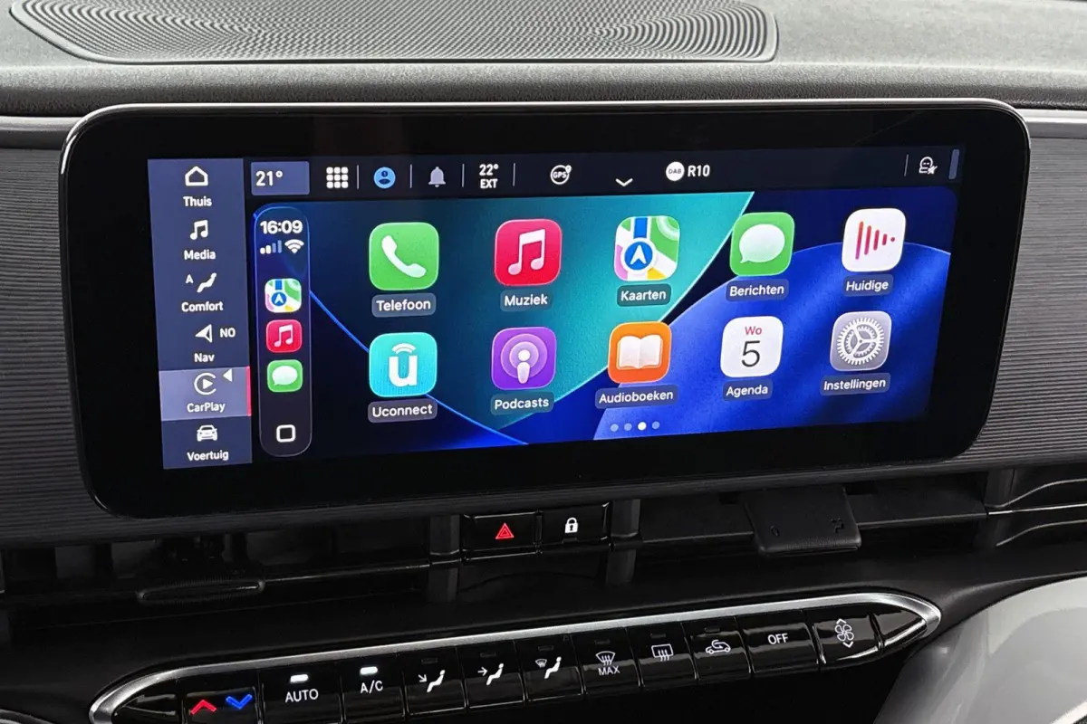 3+1 Icon 42 kWh Panoramadak Apple CarPlay Camera 16"