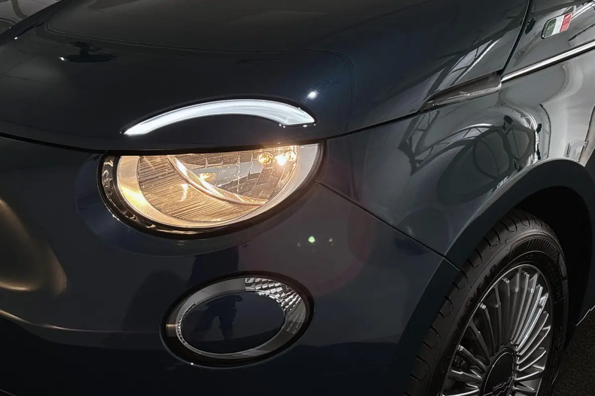 3+1 Icon 42 kWh Panoramadak Apple CarPlay Camera 16"