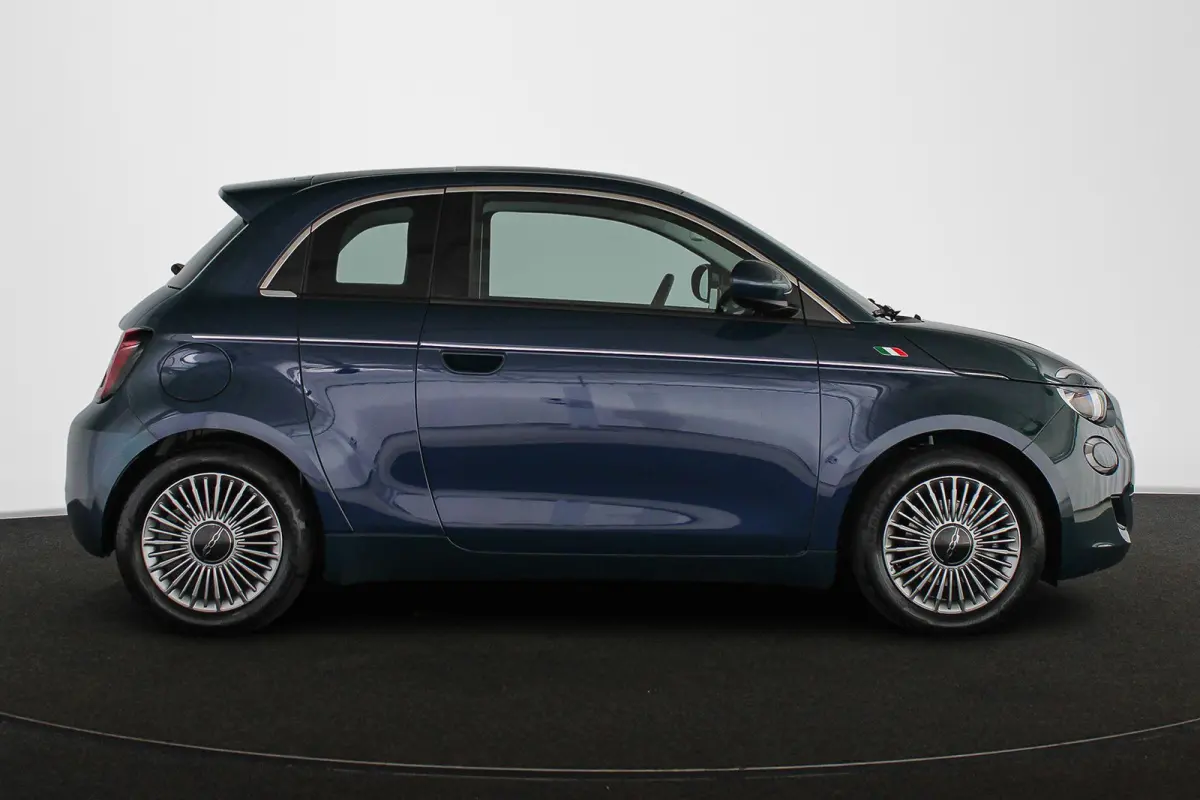 3+1 Icon 42 kWh Panoramadak Apple CarPlay Camera 16"