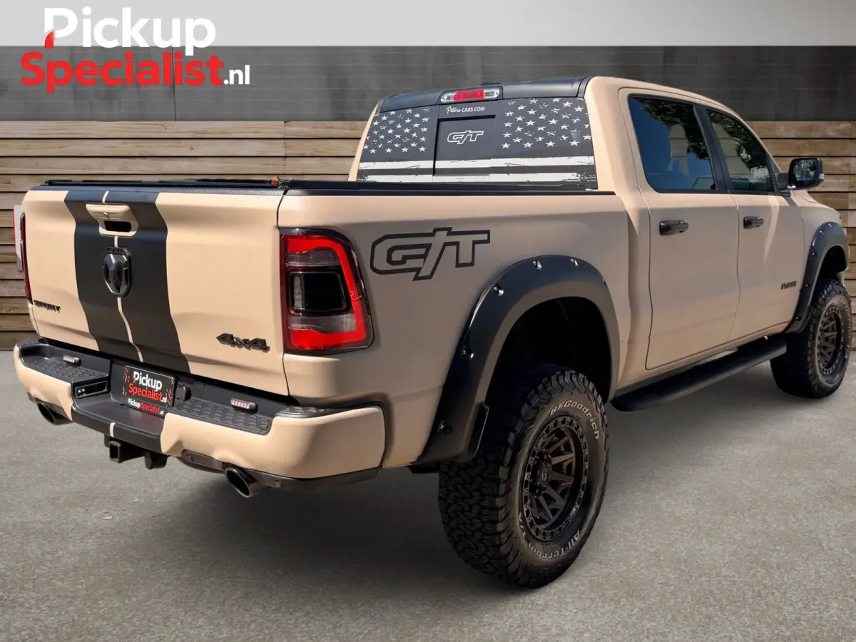 1500 5.7 V8 4x4 Crew Cab ,TAUPE , VERHOOGD , GT , ENIGSTE IN NEDERLAND TANK PAINT