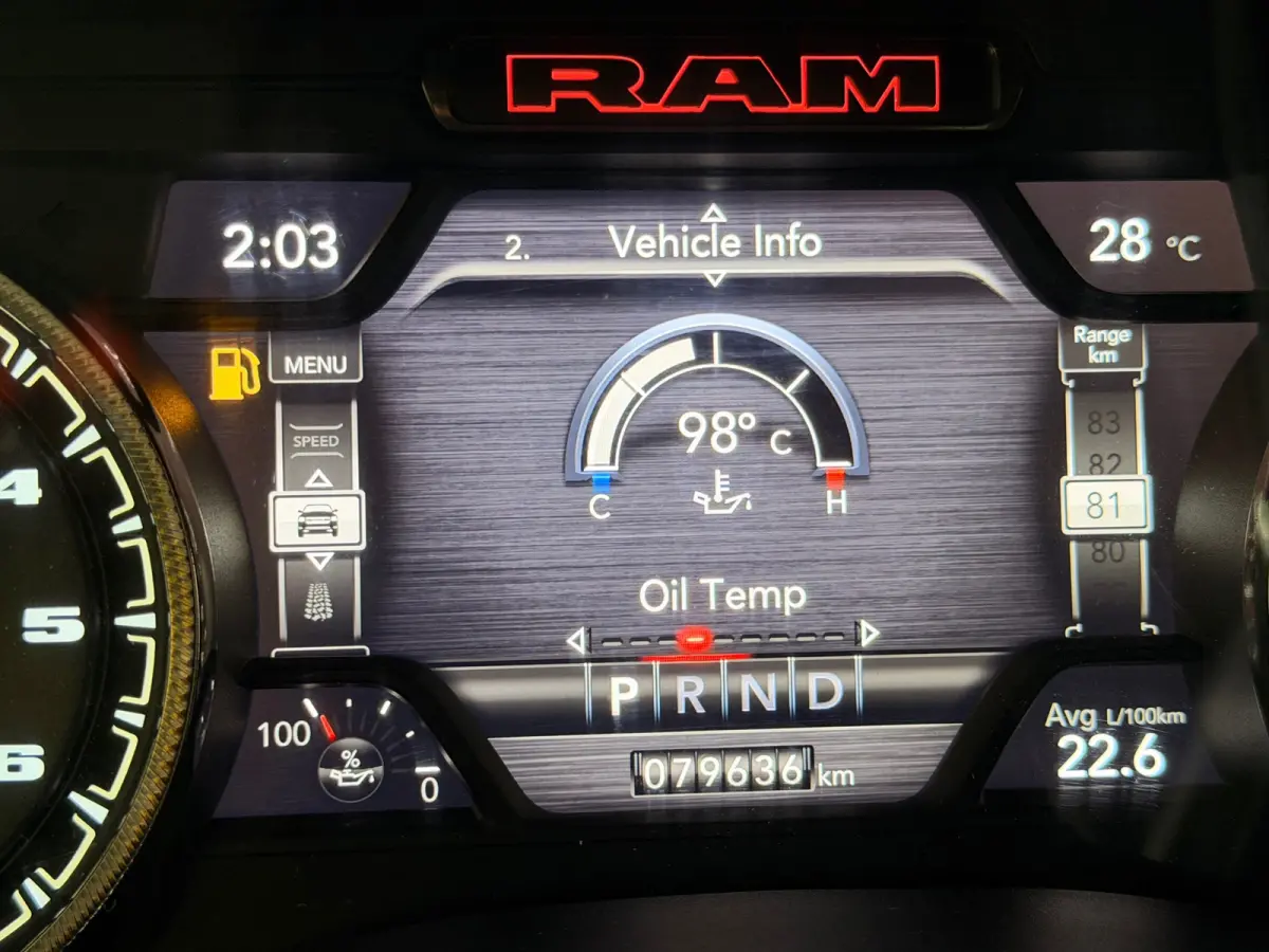 1500 5.7 V8 4x4 Crew Cab ,TAUPE , VERHOOGD , GT , ENIGSTE IN NEDERLAND TANK PAINT