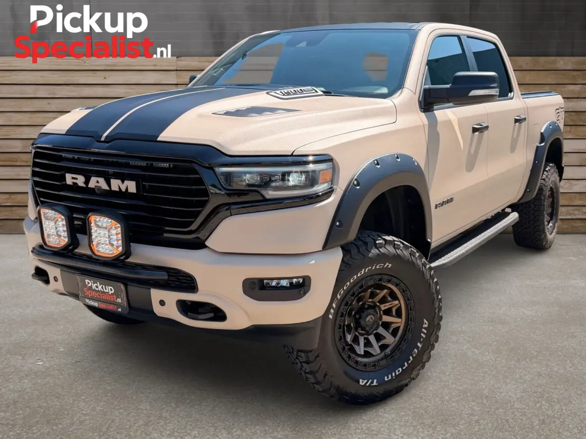1500 5.7 V8 4x4 Crew Cab ,TAUPE , VERHOOGD , GT , ENIGSTE IN NEDERLAND TANK PAINT