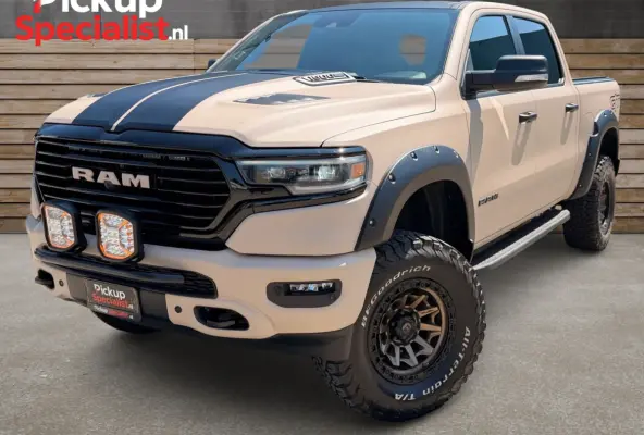 1500 5.7 V8 4x4 Crew Cab ,TAUPE , VERHOOGD , GT , ENIGSTE IN NEDERLAND TANK PAINT