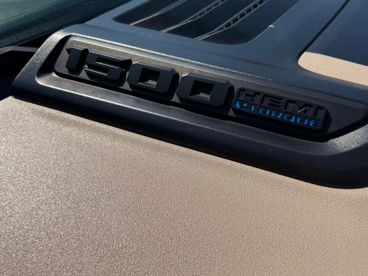 1500 5.7 V8 4x4 Crew Cab ,TAUPE , VERHOOGD , GT , ENIGSTE IN NEDERLAND TANK PAINT