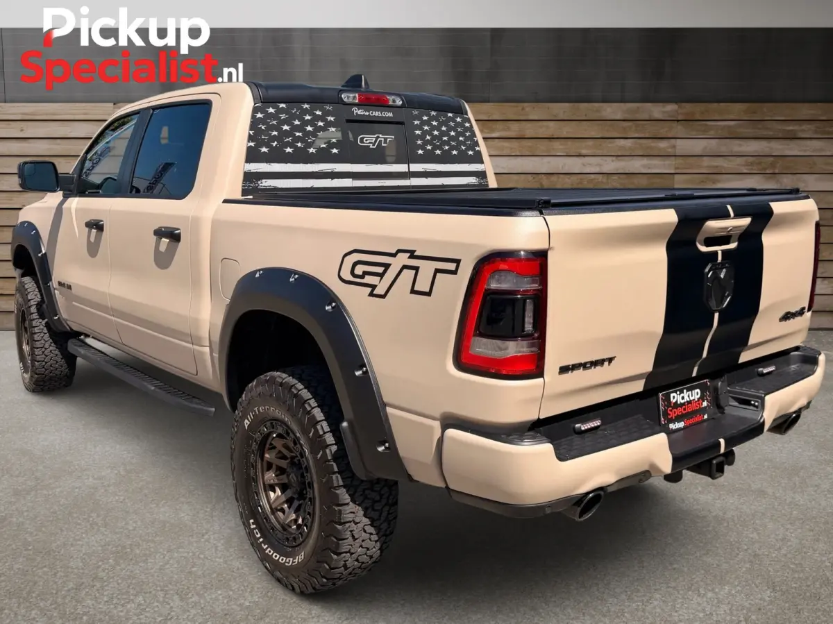 1500 5.7 V8 4x4 Crew Cab ,TAUPE , VERHOOGD , GT , ENIGSTE IN NEDERLAND TANK PAINT