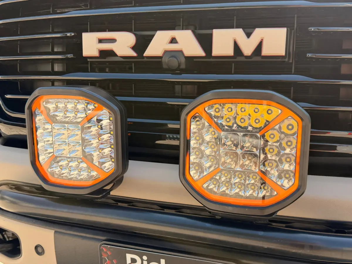 1500 5.7 V8 4x4 Crew Cab ,TAUPE , VERHOOGD , GT , ENIGSTE IN NEDERLAND TANK PAINT