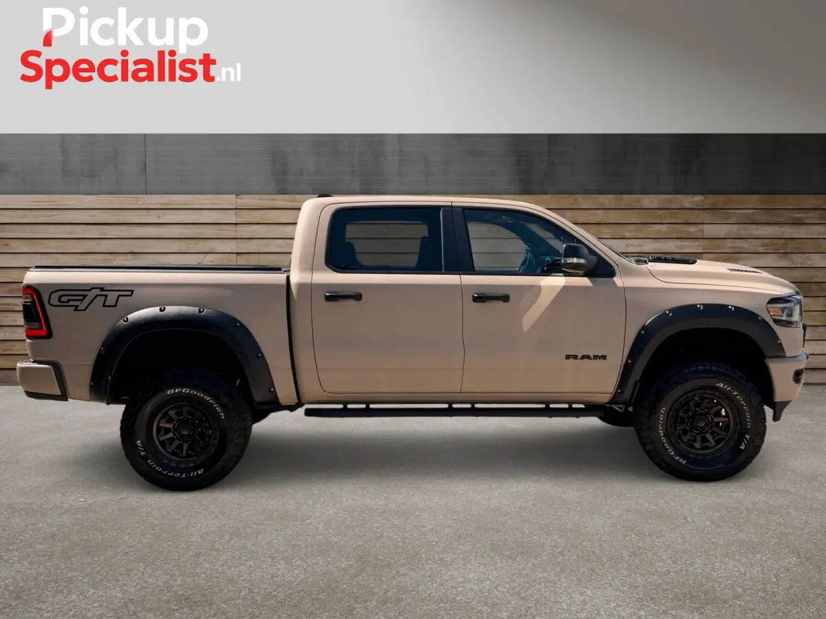 1500 5.7 V8 4x4 Crew Cab ,TAUPE , VERHOOGD , GT , ENIGSTE IN NEDERLAND TANK PAINT