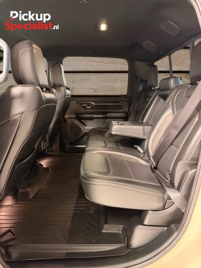 1500 5.7 V8 4x4 Crew Cab ,TAUPE , VERHOOGD , GT , ENIGSTE IN NEDERLAND TANK PAINT