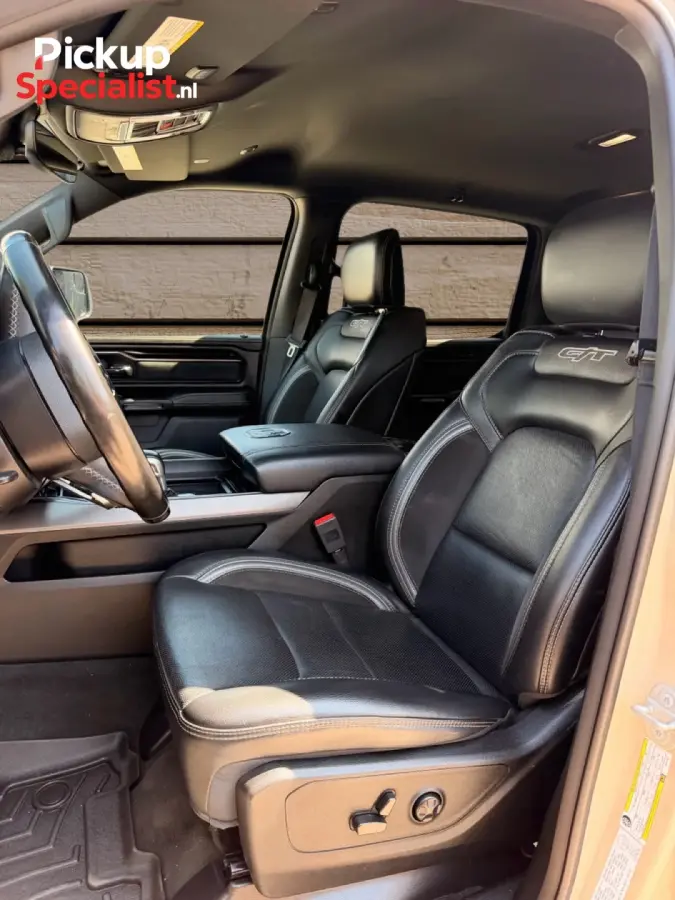 1500 5.7 V8 4x4 Crew Cab ,TAUPE , VERHOOGD , GT , ENIGSTE IN NEDERLAND TANK PAINT