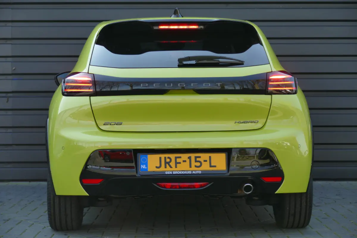 GT | Armsteunen op de voorportieren bekleed met kunstleder met groen sierstiksel (GT-Line) | Climate Control | Dashboard en deurpanelen in kunststof met carboneffect