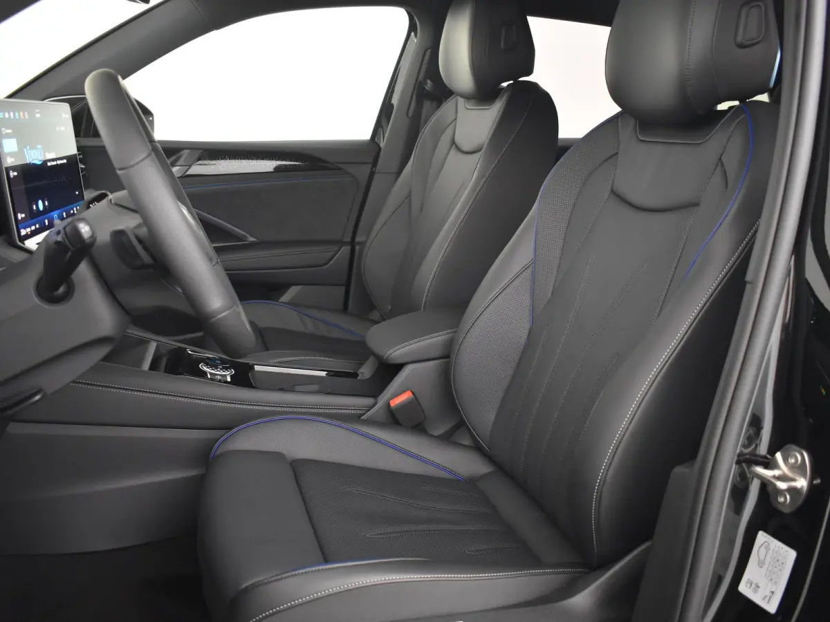 R-Line Edition - eHybrid | 'App-Connect' draadloze smartphone integratie | Automatische afstandsregeling (Adaptive Cruise Control) | Diefstalalarm