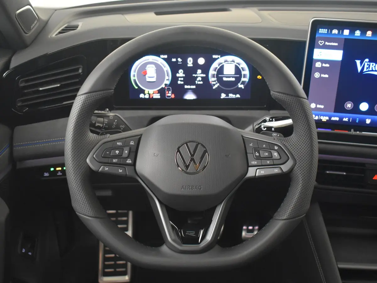R-Line Edition - eHybrid | 'App-Connect' draadloze smartphone integratie | Automatische afstandsregeling (Adaptive Cruise Control) | Diefstalalarm