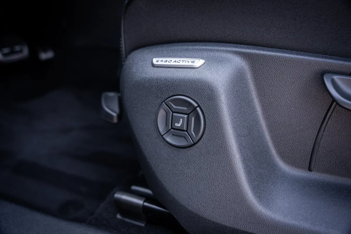 R-Line Edition - eHybrid | 'App-Connect' draadloze smartphone integratie | Automatische afstandsregeling (Adaptive Cruise Control) | Diefstalalarm