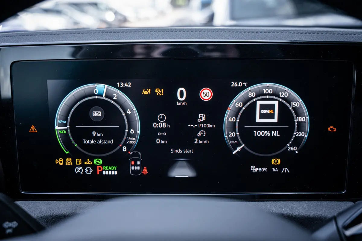 R-Line Edition - eHybrid | 'App-Connect' draadloze smartphone integratie | Automatische afstandsregeling (Adaptive Cruise Control) | Diefstalalarm