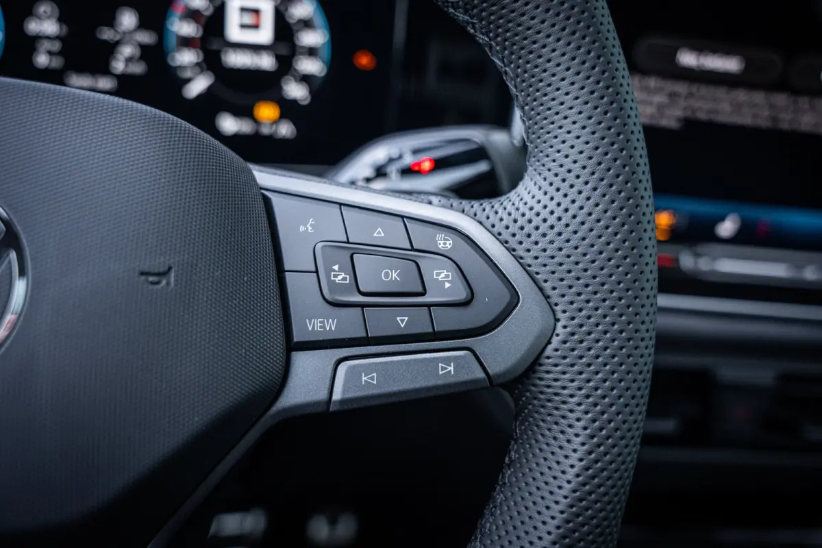 R-Line Edition - eHybrid | 'App-Connect' draadloze smartphone integratie | Automatische afstandsregeling (Adaptive Cruise Control) | Diefstalalarm