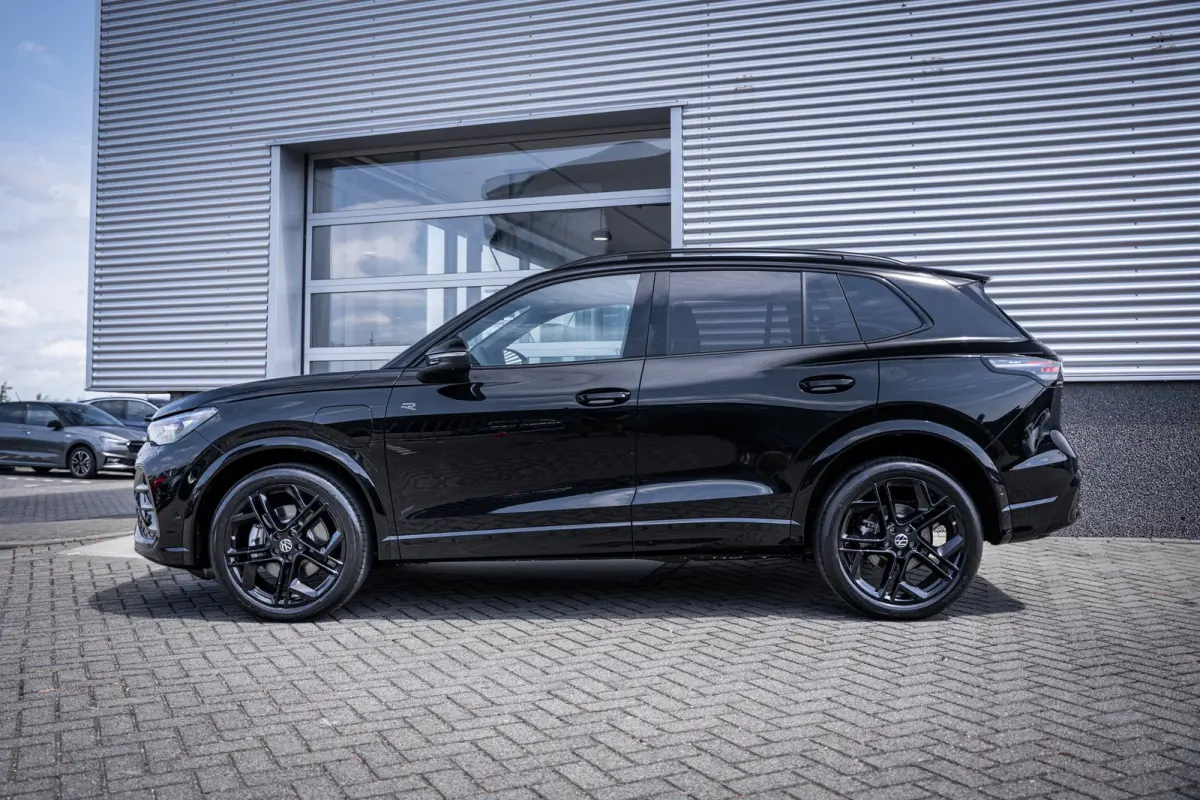 R-Line Edition - eHybrid | 'App-Connect' draadloze smartphone integratie | Automatische afstandsregeling (Adaptive Cruise Control) | Diefstalalarm