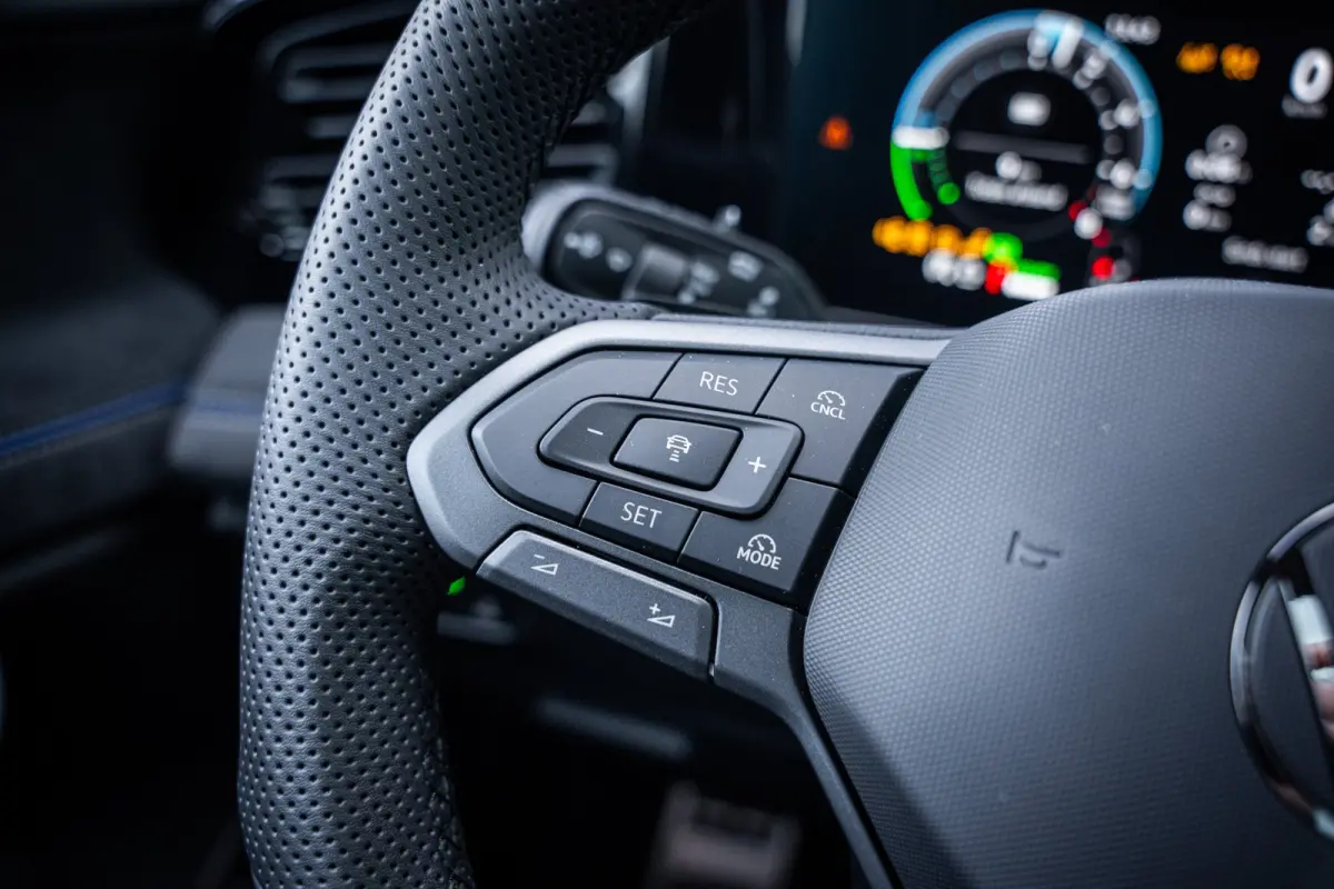 R-Line Edition - eHybrid | 'App-Connect' draadloze smartphone integratie | Automatische afstandsregeling (Adaptive Cruise Control) | Diefstalalarm
