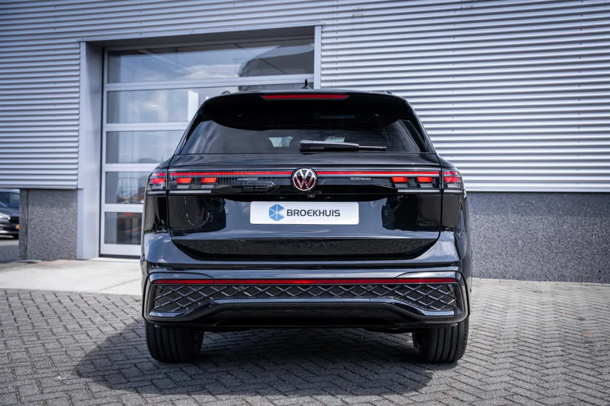 R-Line Edition - eHybrid | 'App-Connect' draadloze smartphone integratie | Automatische afstandsregeling (Adaptive Cruise Control) | Diefstalalarm