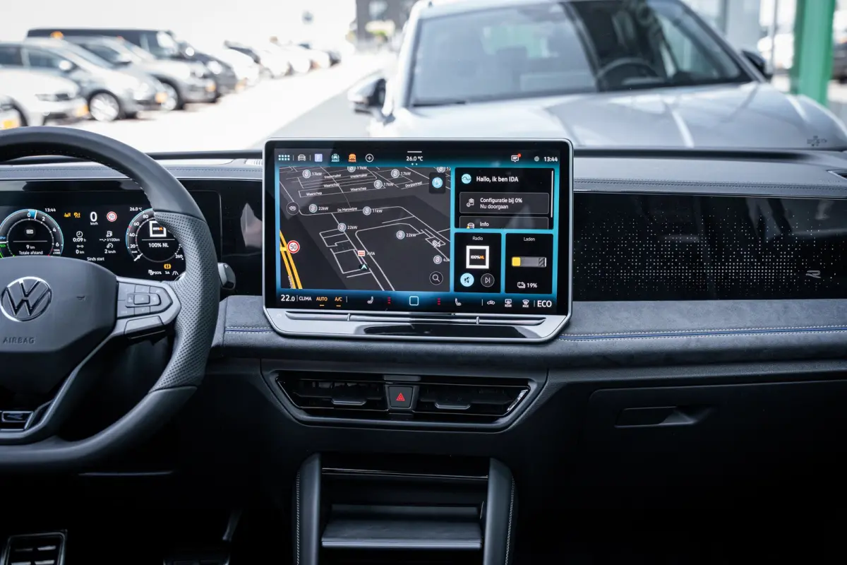 R-Line Edition - eHybrid | 'App-Connect' draadloze smartphone integratie | Automatische afstandsregeling (Adaptive Cruise Control) | Diefstalalarm