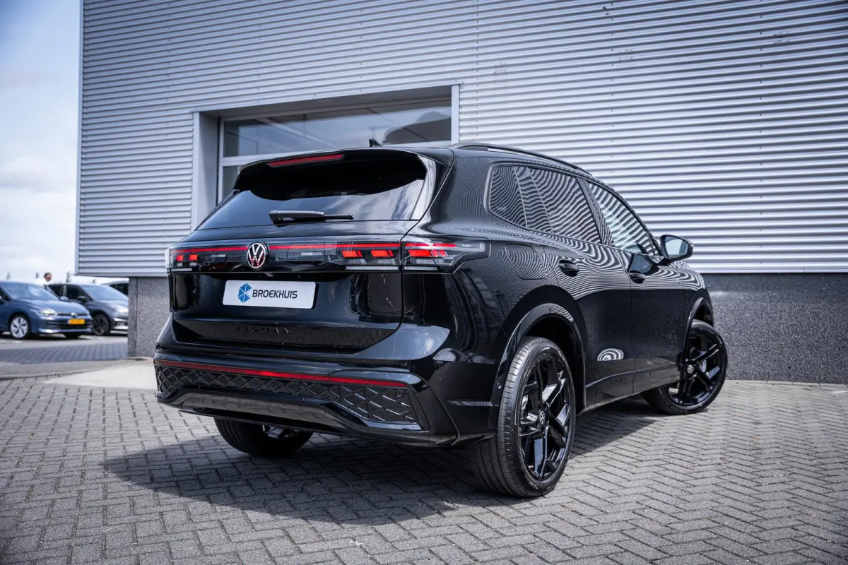 R-Line Edition - eHybrid | 'App-Connect' draadloze smartphone integratie | Automatische afstandsregeling (Adaptive Cruise Control) | Diefstalalarm