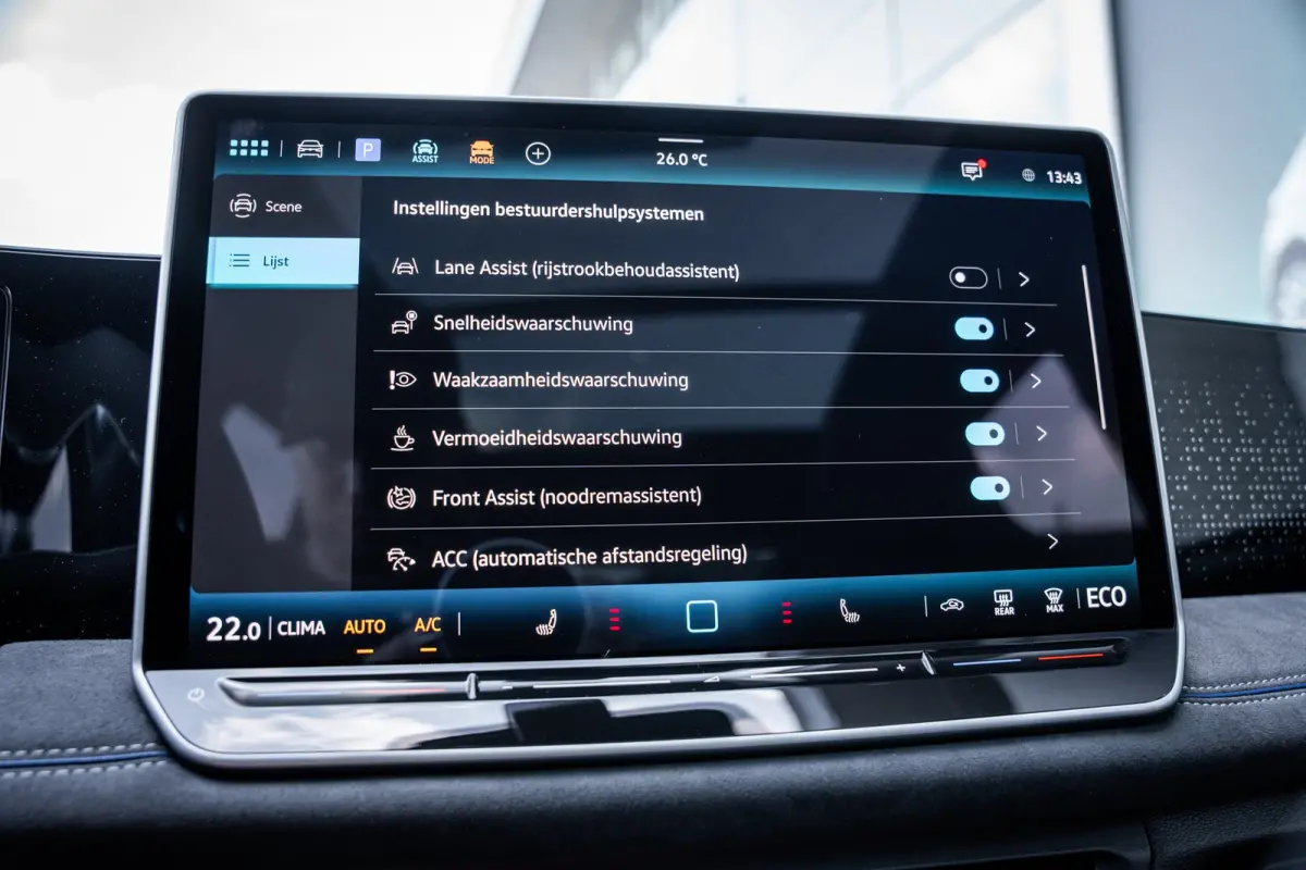 R-Line Edition - eHybrid | 'App-Connect' draadloze smartphone integratie | Automatische afstandsregeling (Adaptive Cruise Control) | Diefstalalarm