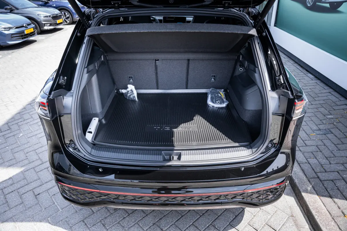 R-Line Edition - eHybrid | 'App-Connect' draadloze smartphone integratie | Automatische afstandsregeling (Adaptive Cruise Control) | Diefstalalarm