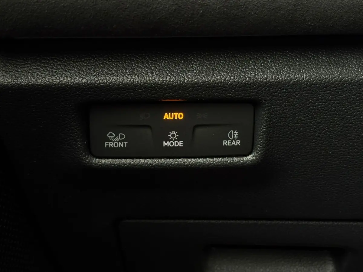R-Line Edition - eHybrid | 'App-Connect' draadloze smartphone integratie | Automatische afstandsregeling (Adaptive Cruise Control) | Diefstalalarm