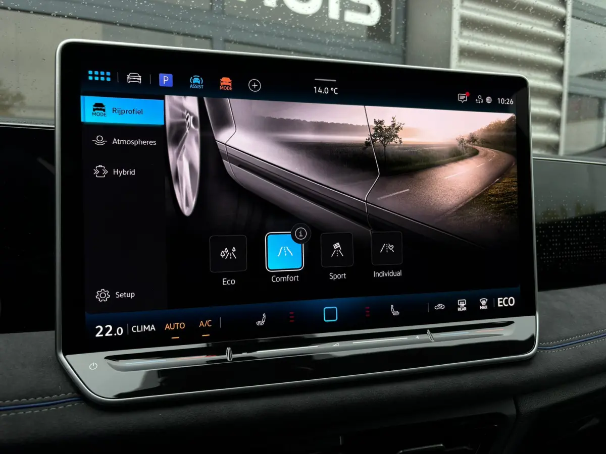 R-Line Edition - eHybrid | 'App-Connect' draadloze smartphone integratie | Automatische afstandsregeling (Adaptive Cruise Control) | Diefstalalarm