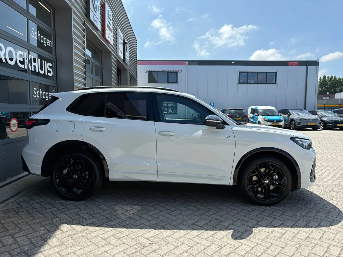 R-Line Edition - eHybrid | 'App-Connect' draadloze smartphone integratie | Automatische afstandsregeling (Adaptive Cruise Control) | Diefstalalarm