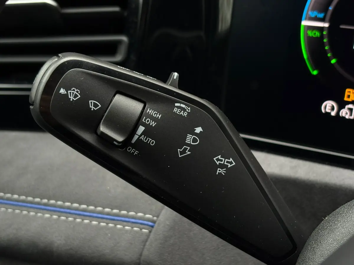 R-Line Edition - eHybrid | 'App-Connect' draadloze smartphone integratie | Automatische afstandsregeling (Adaptive Cruise Control) | Diefstalalarm