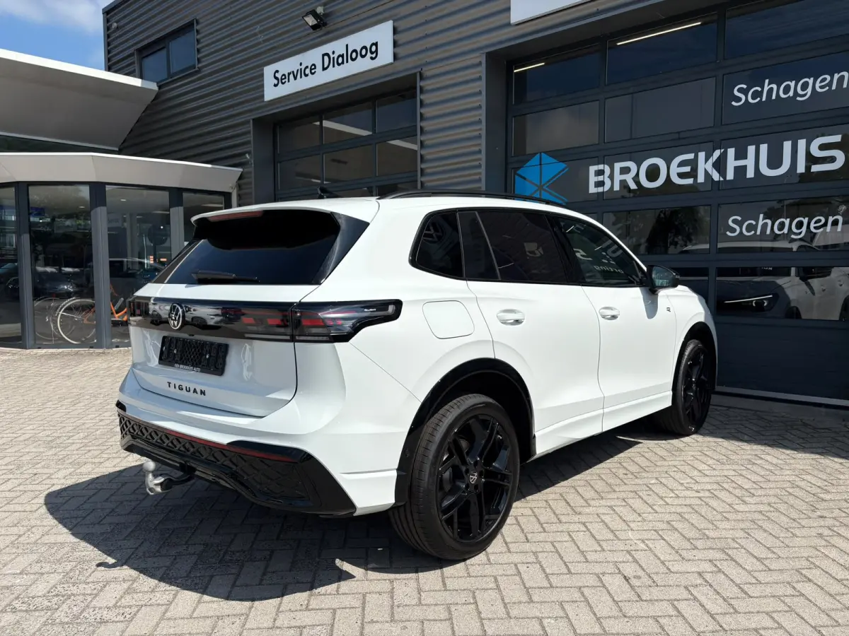 R-Line Edition - eHybrid | 'App-Connect' draadloze smartphone integratie | Automatische afstandsregeling (Adaptive Cruise Control) | Diefstalalarm