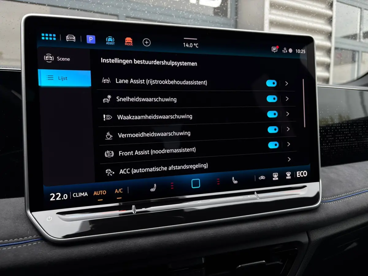 R-Line Edition - eHybrid | 'App-Connect' draadloze smartphone integratie | Automatische afstandsregeling (Adaptive Cruise Control) | Diefstalalarm