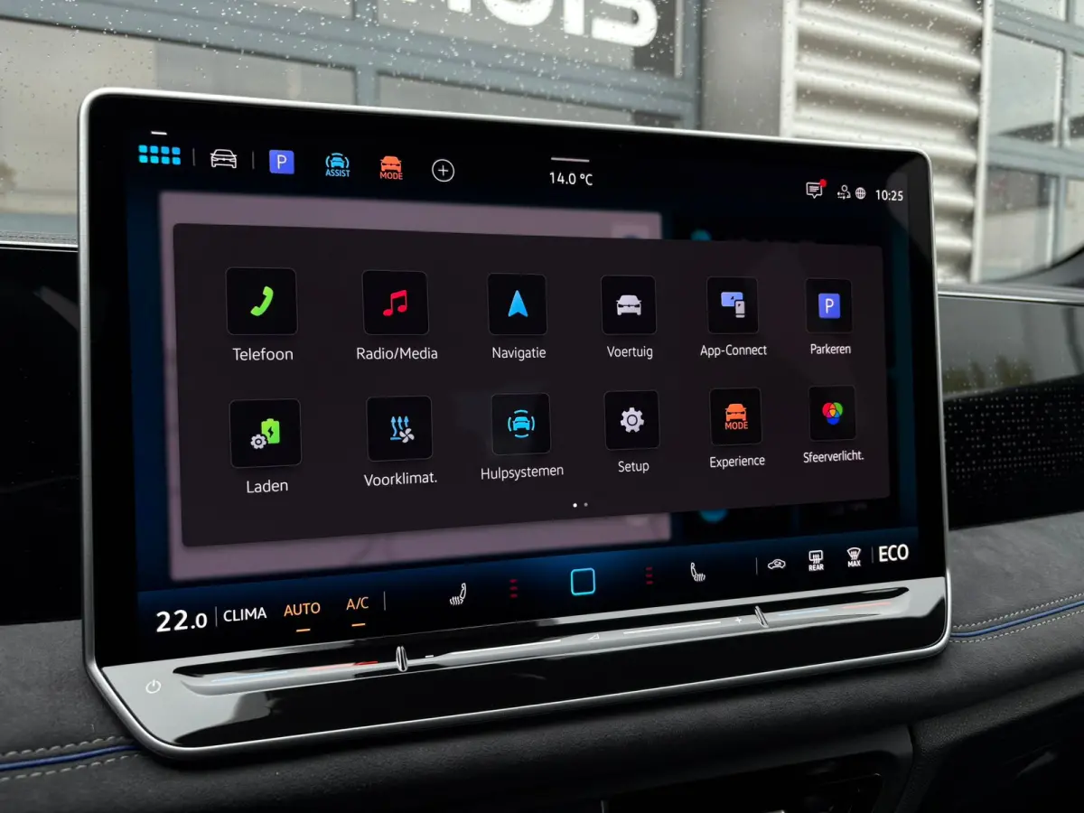 R-Line Edition - eHybrid | 'App-Connect' draadloze smartphone integratie | Automatische afstandsregeling (Adaptive Cruise Control) | Diefstalalarm