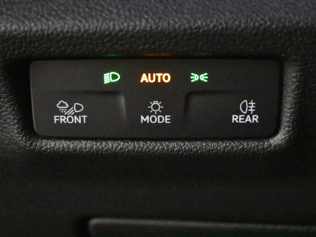 R-Line Edition - eHybrid | 'App-Connect' draadloze smartphone integratie | Automatische afstandsregeling (Adaptive Cruise Control) | Diefstalalarm