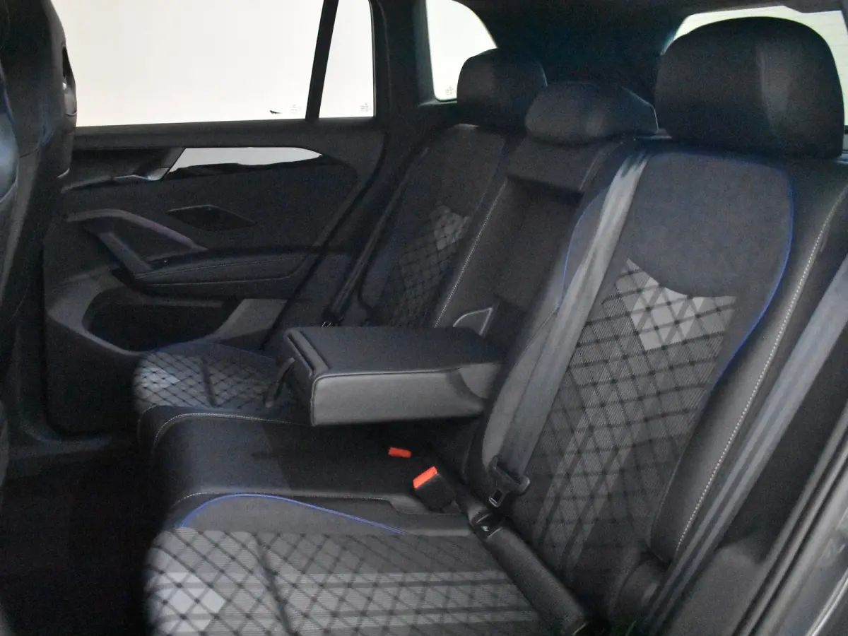 R-Line Edition - eHybrid | 'App-Connect' draadloze smartphone integratie | Automatische afstandsregeling (Adaptive Cruise Control) | Diefstalalarm